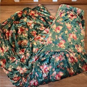 NATURAL LIFE VELVET PATTI PALAZZO PANTS SIZE MEDIUM GREEN FLORAL PATTERN